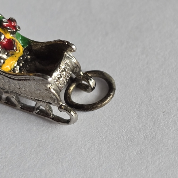 Vintage Santa Sleigh charm with gifts Christmas enamel pendant silver tone - Picture 7 of 10